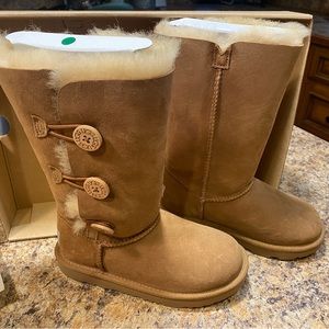 Brand New Girls UGG Bailey Boots Youth Size 13